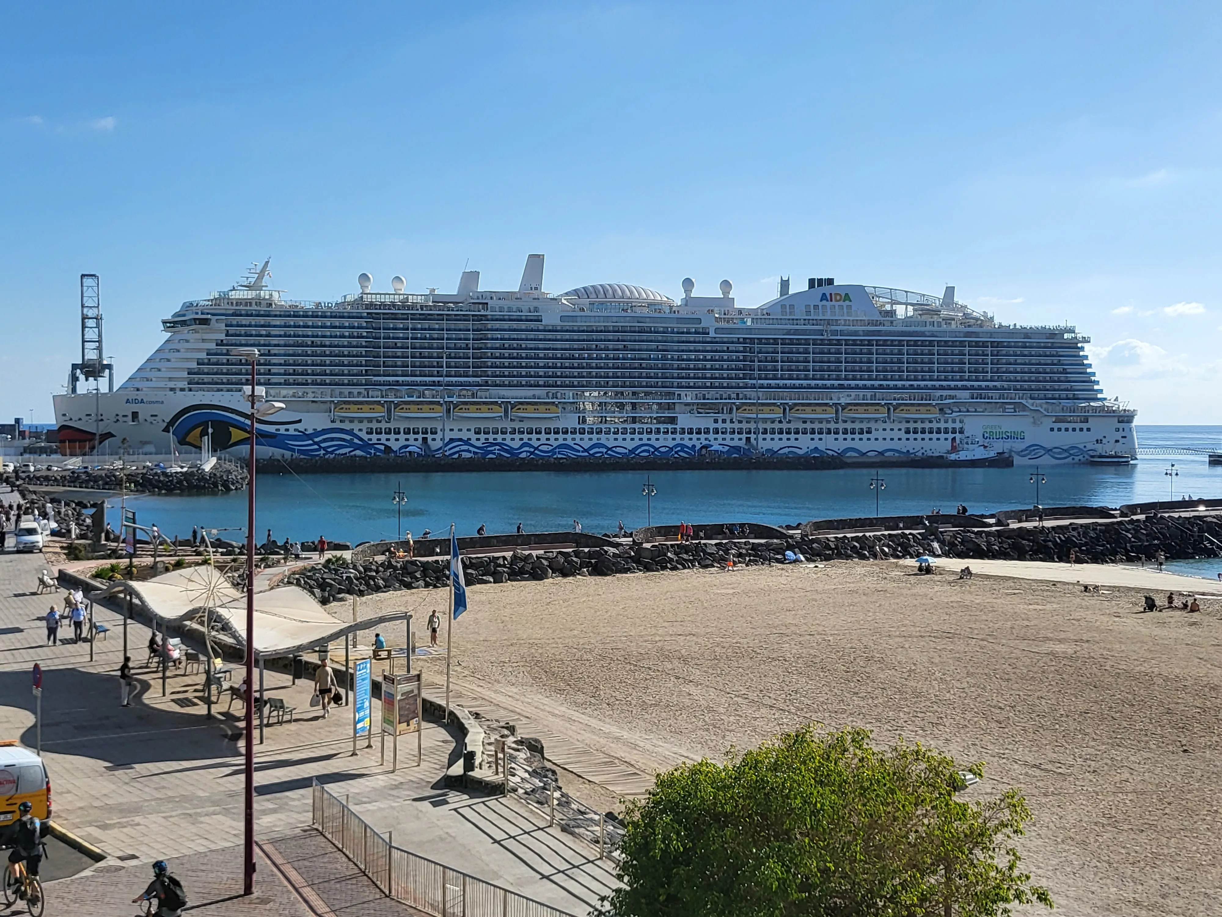 Primera visita del mega crucero impulsado por gas licuado Aida Cosme -  Noticias Fuerteventura